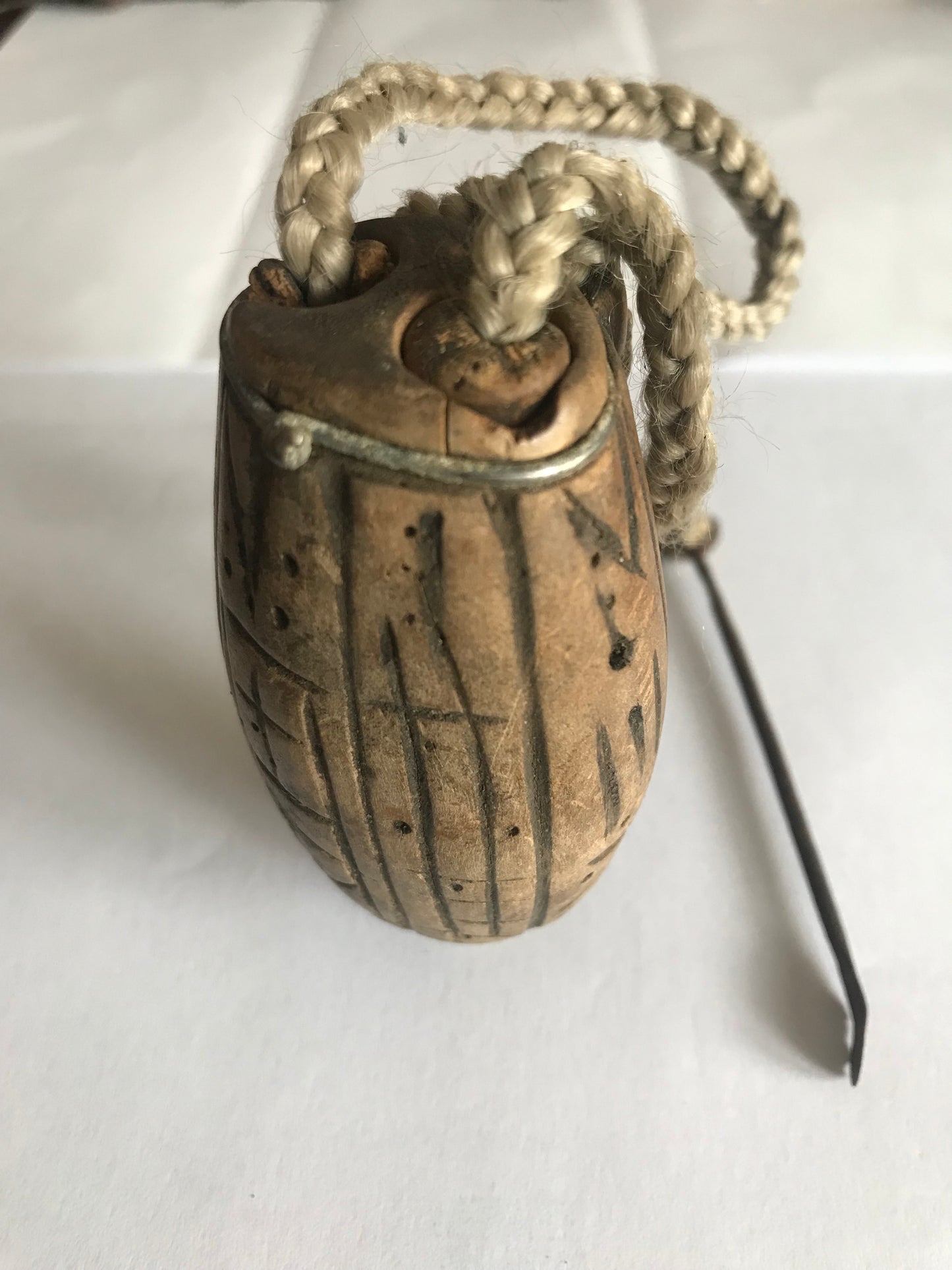 4.260 African Art: Namibia - Kavango tribe - Snuffbox - 8cm
