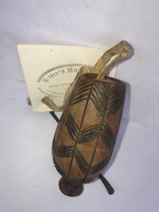 4.262.5 African Art: Angola - Tschokwe tribe - Snuffbox - 8cm