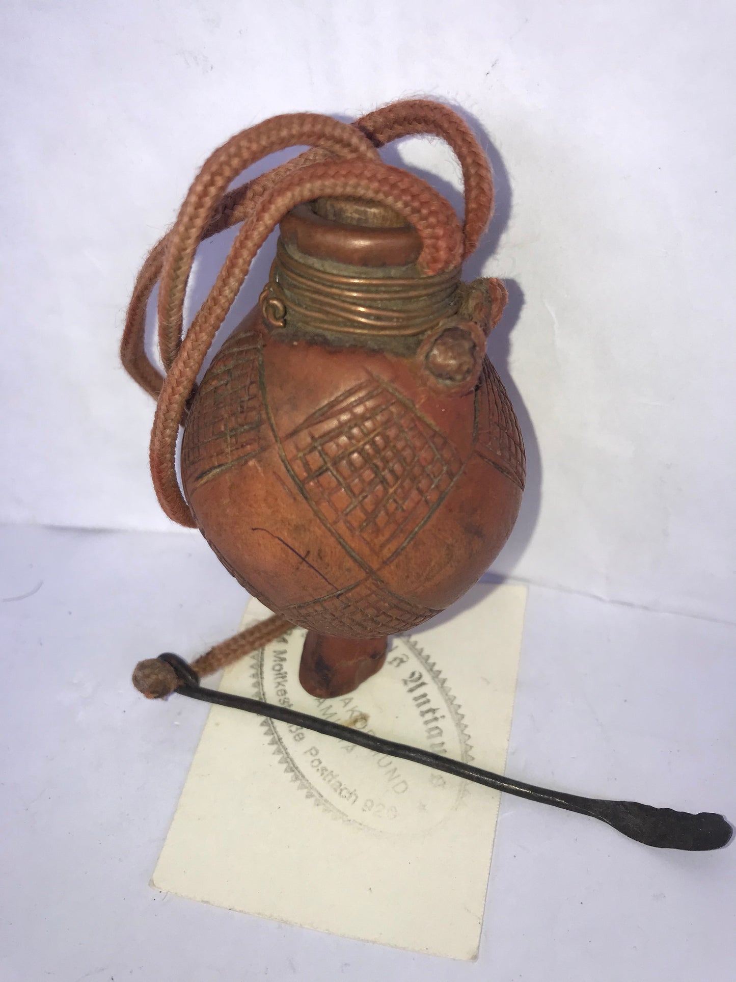 4.262.6 African Art: Angola - Tschokwe tribe - Snuffbox - 8cm