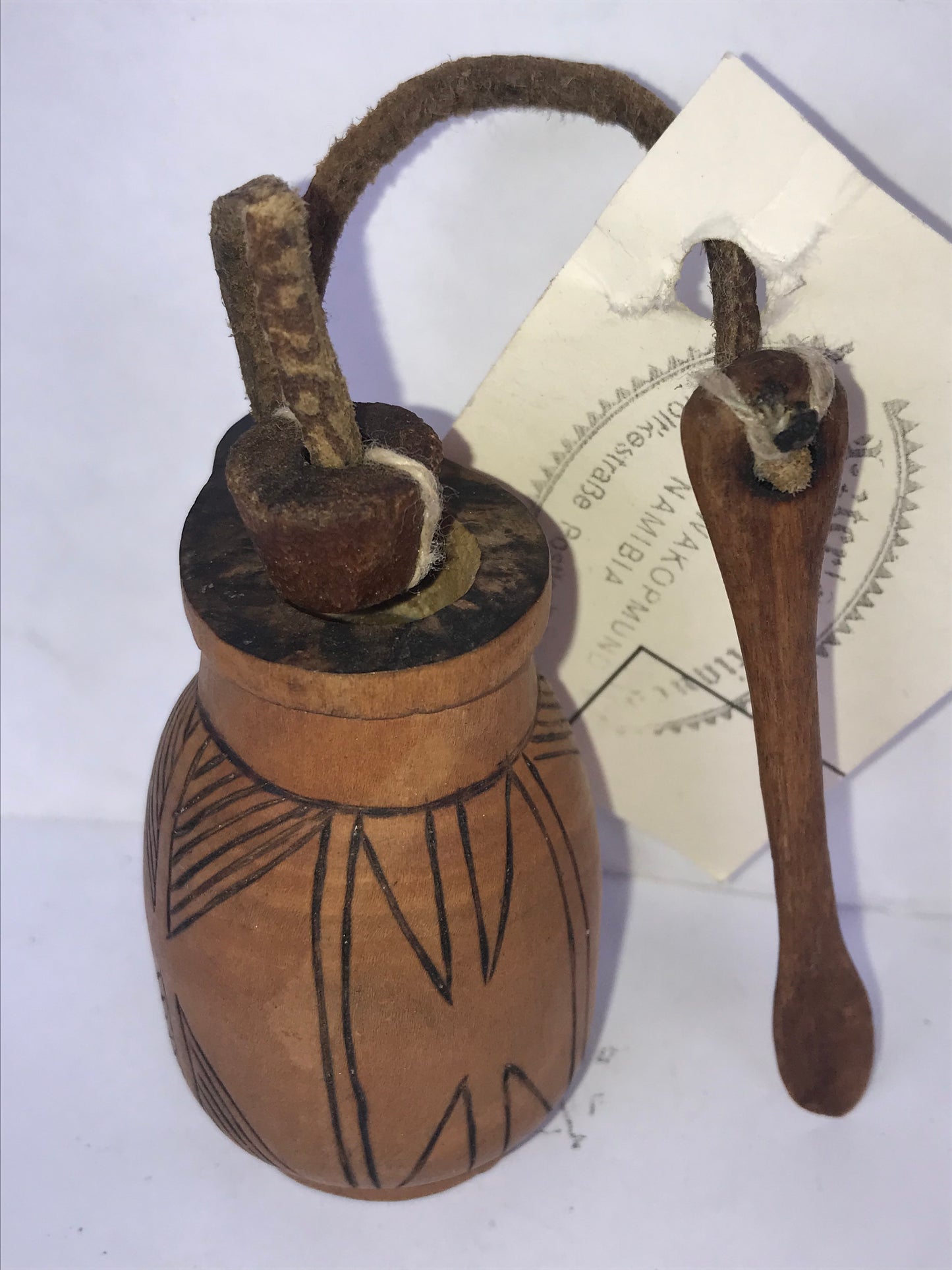 4.264.10 African Art: Namibia / Angola - Pwevo tribe - Snuffbox - 6cm
