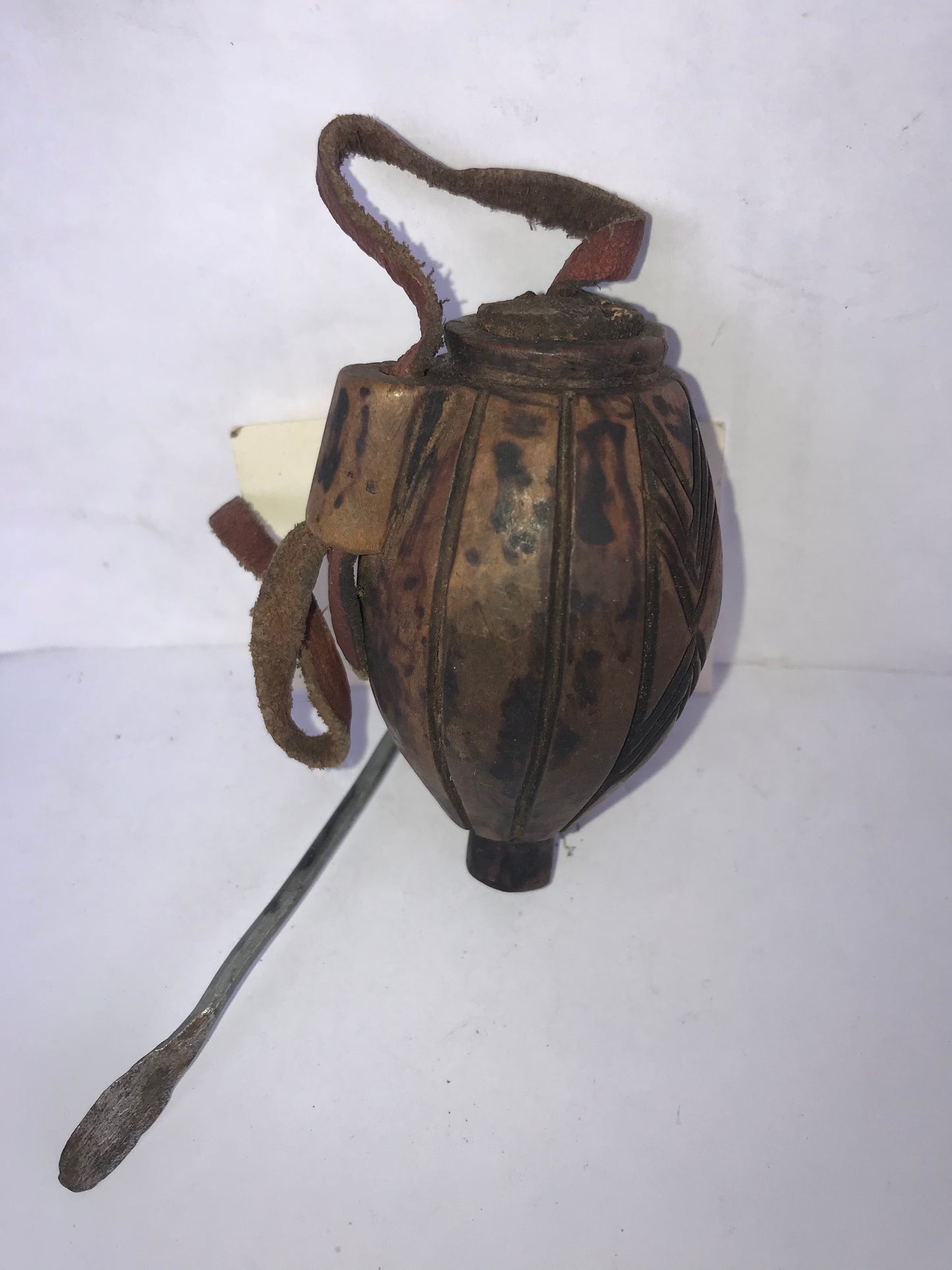 4.264.11 African Art: Namibia / Angola - Pwevo tribe - Snuffbox - 8cm