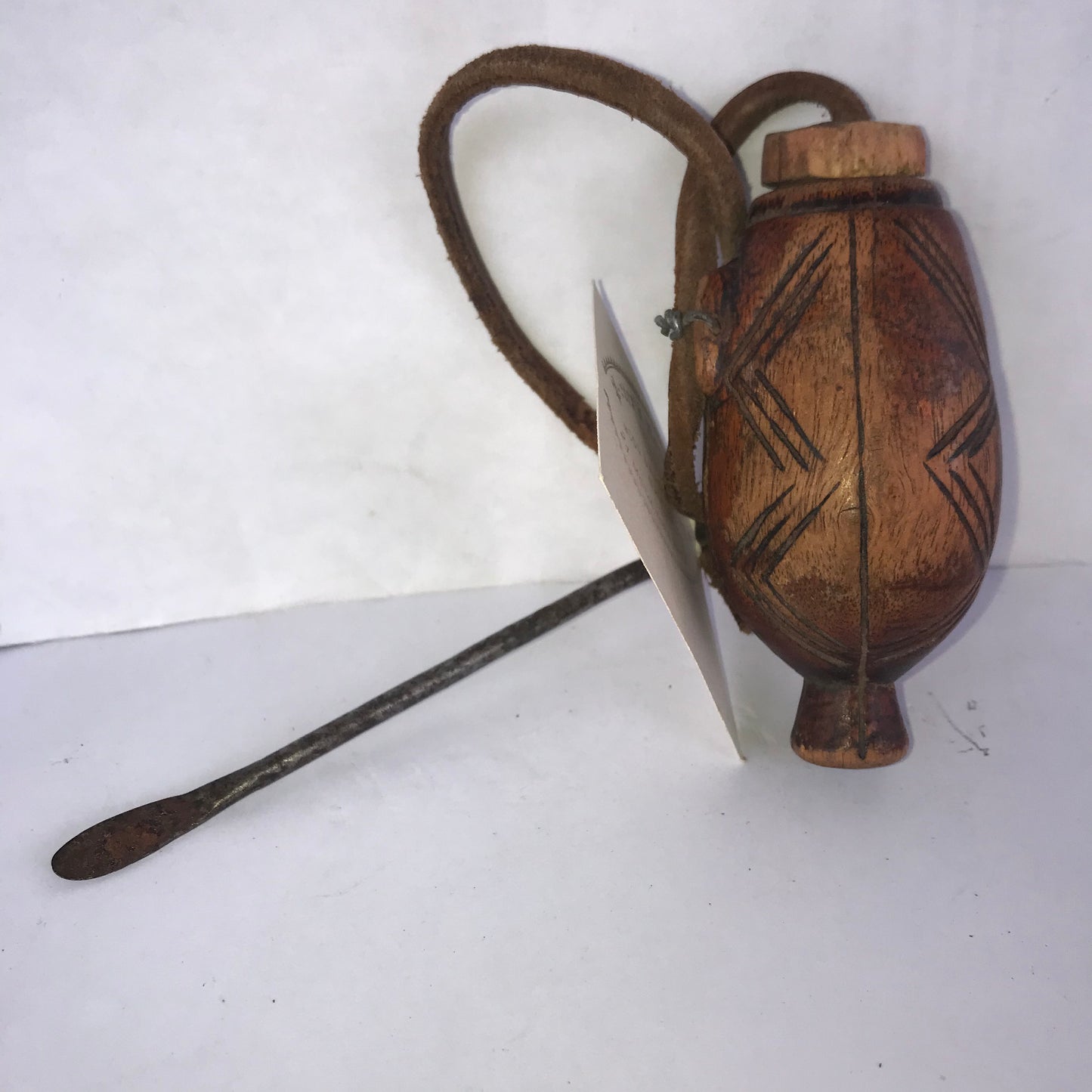 4.264.6 African Art: Namibia / Angolo - Pwevo tribe - Snuffbox - 9cm