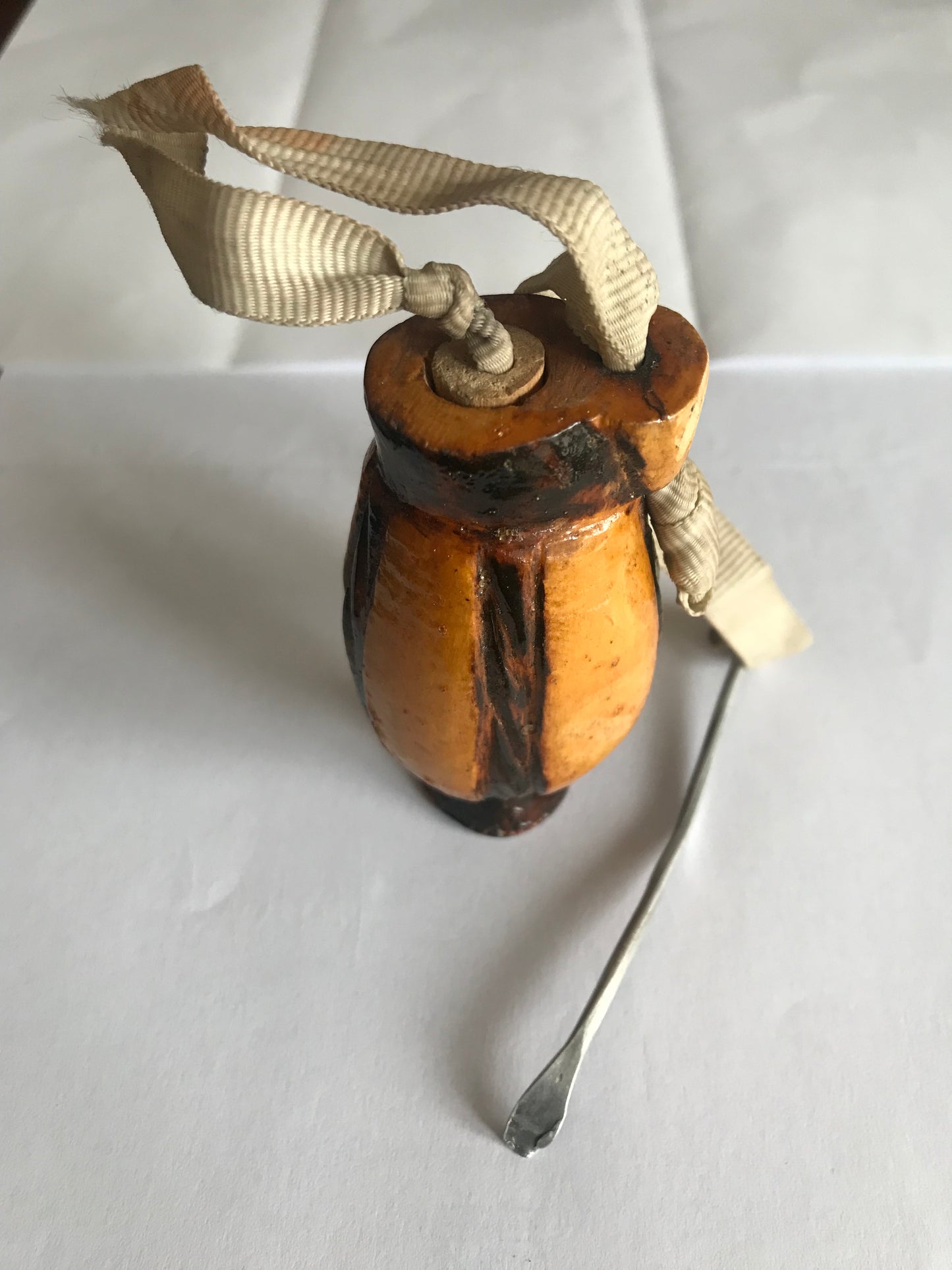 4.267.1 African Art: Namibia - Kwanyama tribe - Snuffbox - approx 8cm