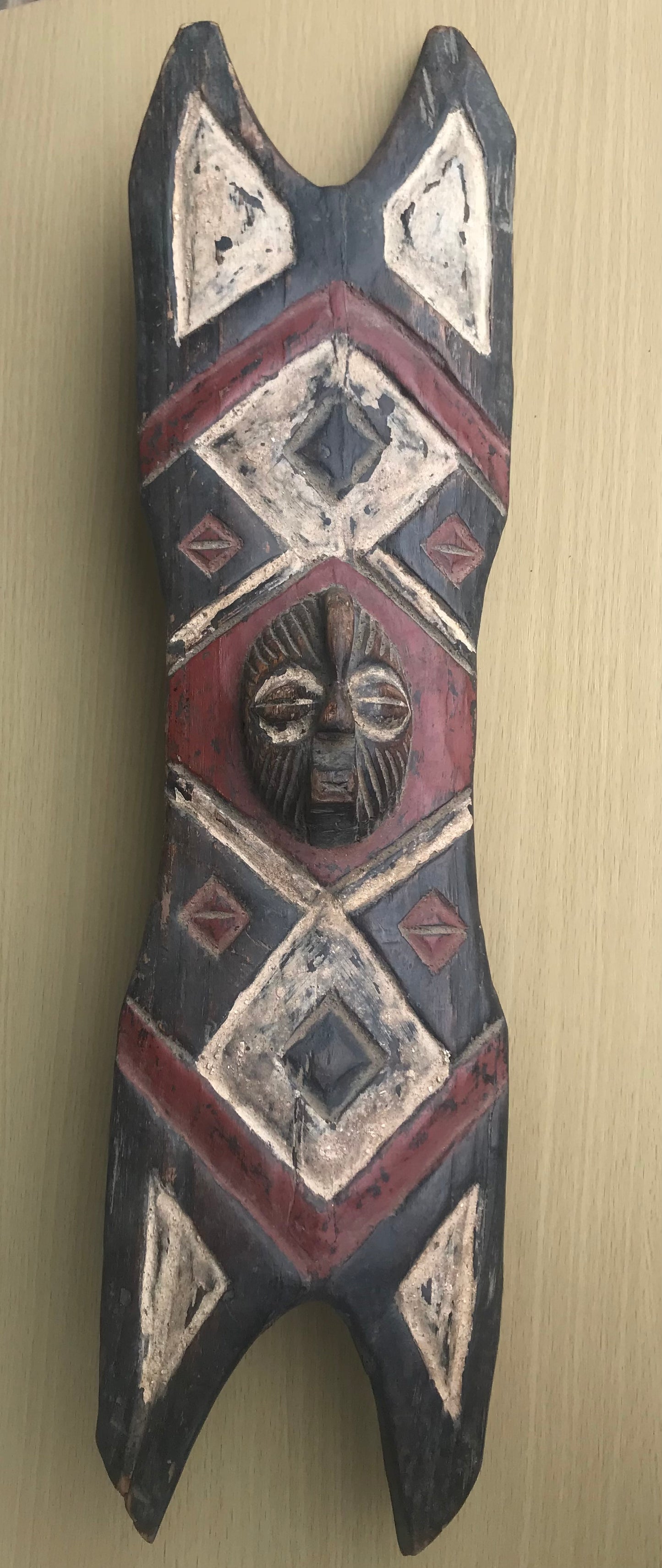 7.2215 African Art: Kongo - Basonge tribe - Ancestor protection shield - 59cm