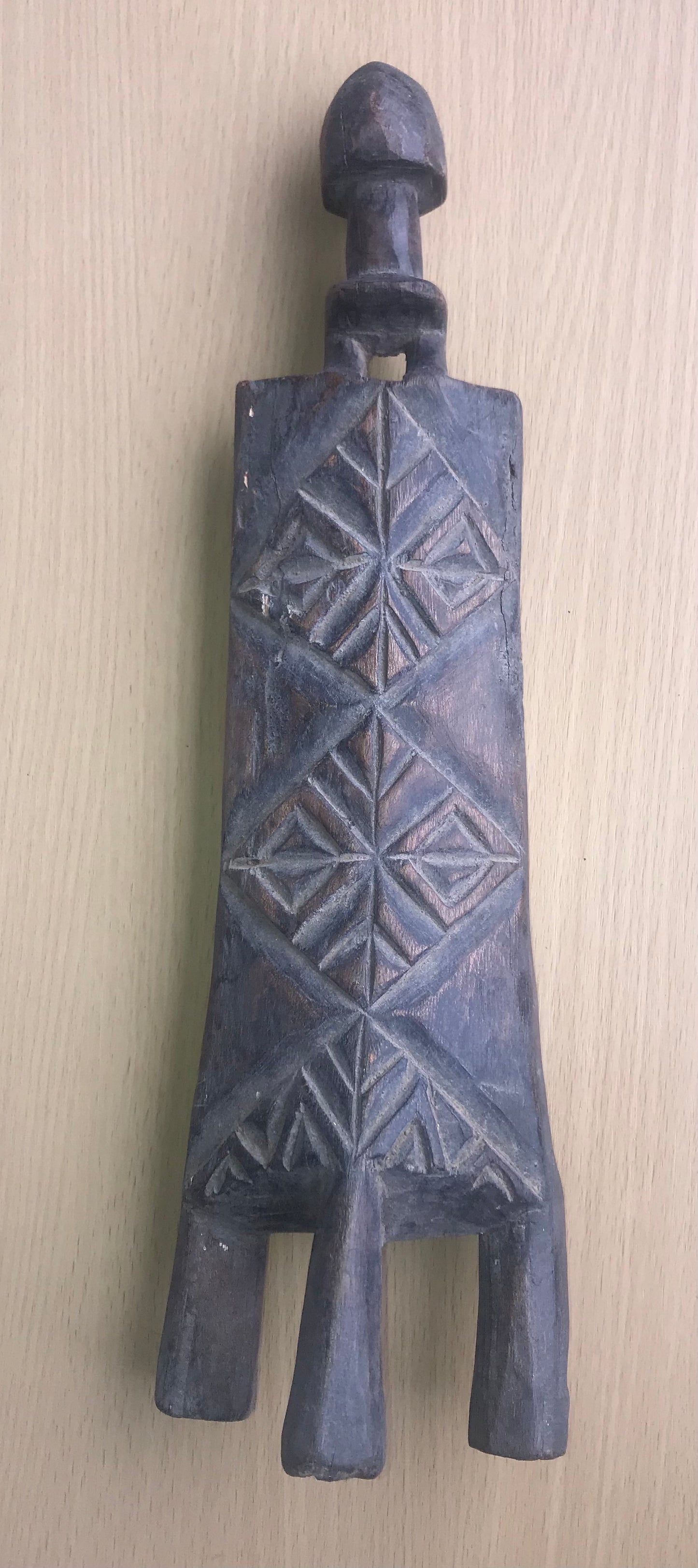 7.2218 African Art: Tanzania - Nyamwezi tribe - Ancestor Communication board - 43cm