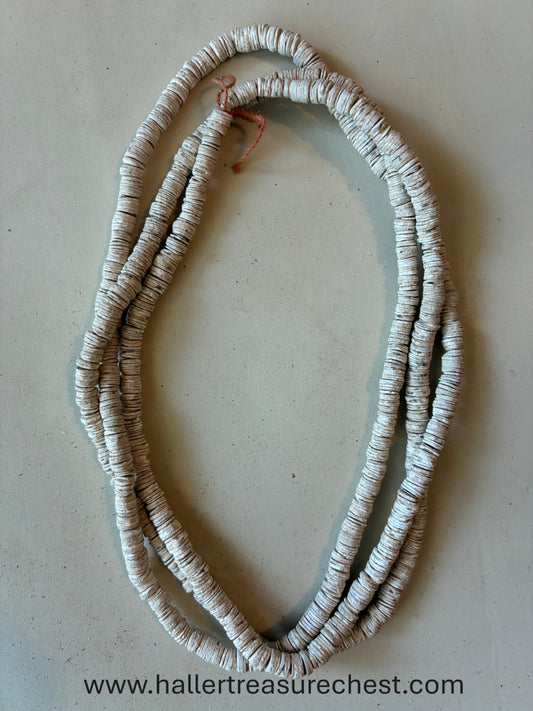 Jewellery 1.16. Traditionelle Halskette aus Strassenschale des Namibischen Owambo-Stammes / Traditional necklace made from rhinestone shells of the Namibian Owambo tribe