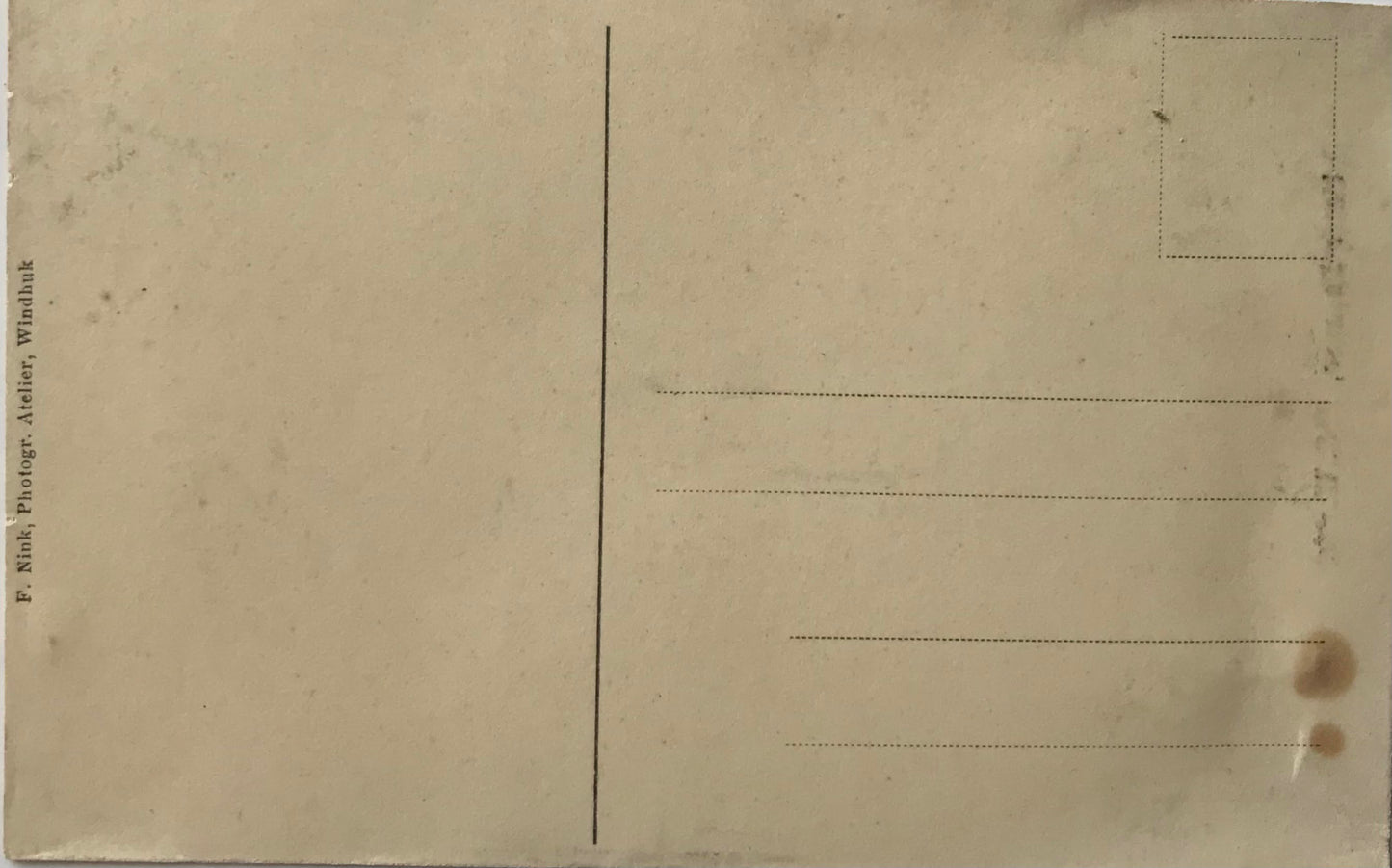 PC0205 - DSWA Kostkarte - Posierende Frau unter Bananenbaum / GSWA postcard - posing woman under a Banana tree