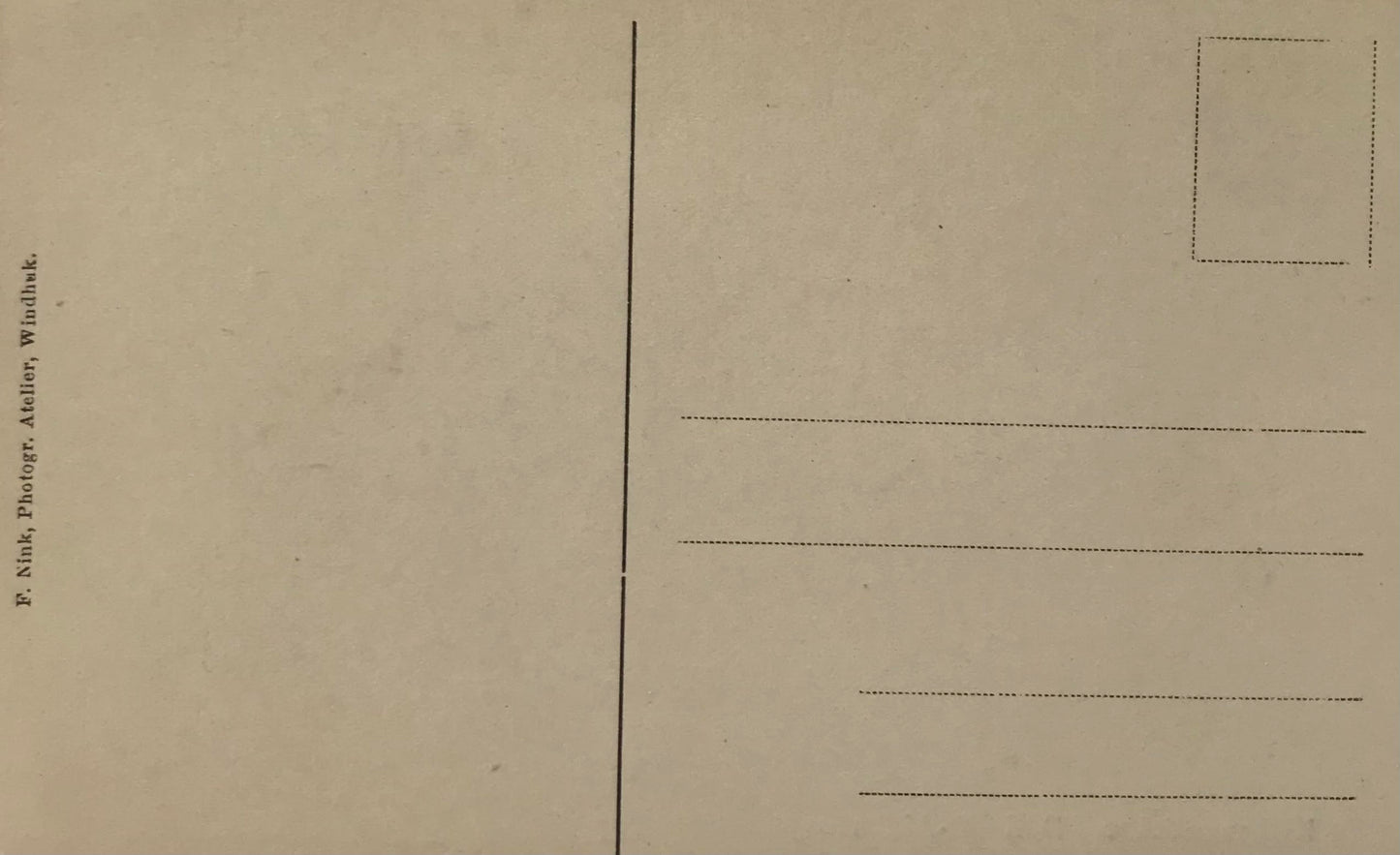 PC0206 - DSWA Postkarte - Posierende Frau beim Wasserholen / GSWA postcard - posing woman while fetching water