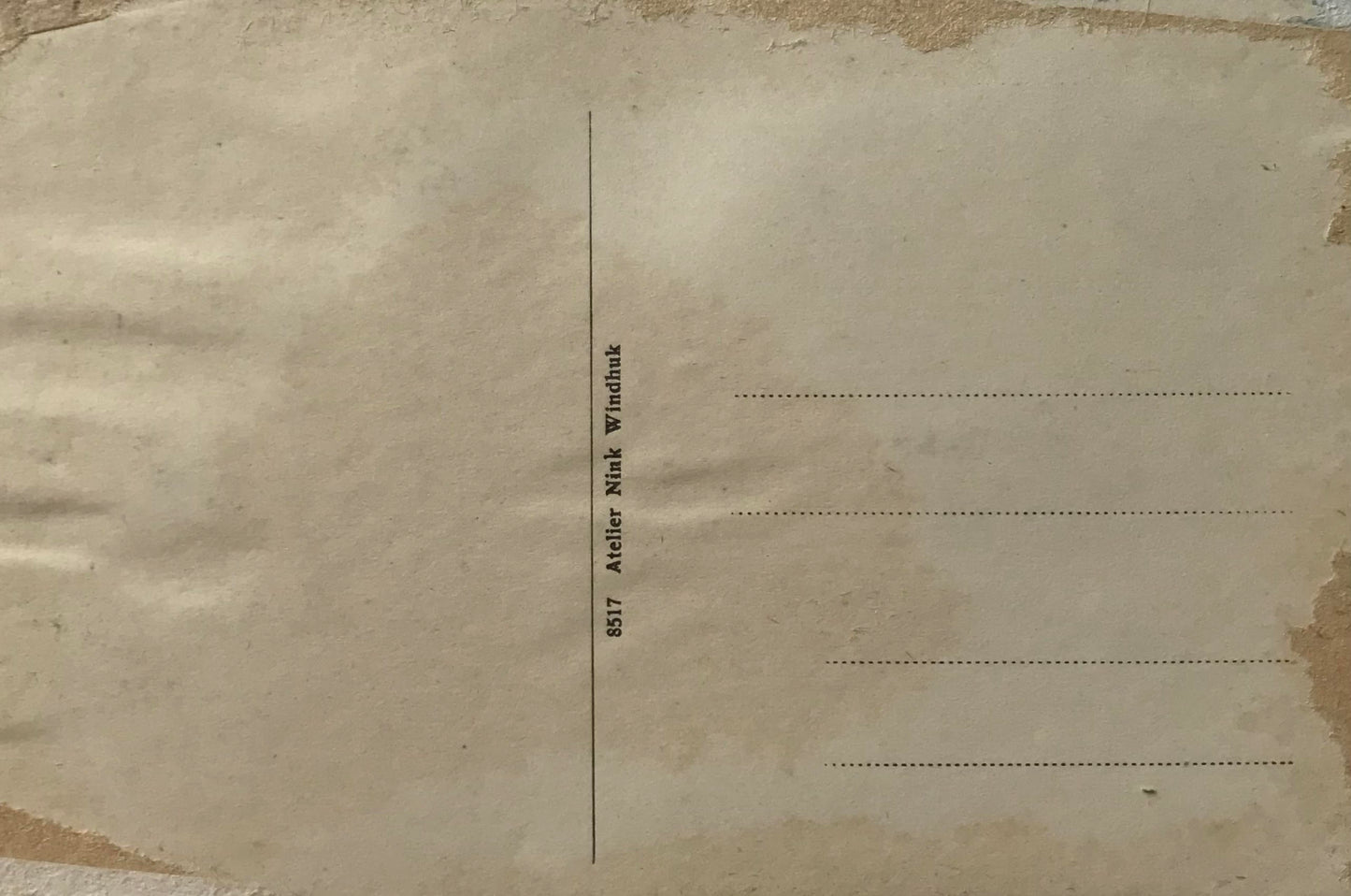 PC0208 - DSWA Postkarte -posierende Frau beim Wasserholen / GSWA postcard - posing woman fetching water