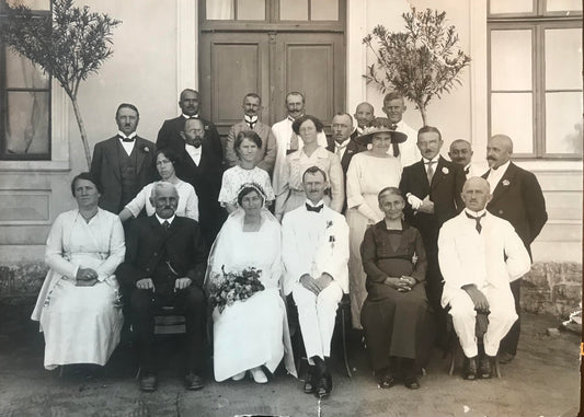 PC D011 - DSWA Foto - Hochzeitsfamilienfoto, Windhuk 1908 / DSWA photo - Wedding family photo, Windhoek 1908