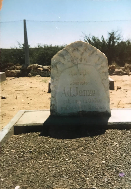PC D015 - Namibia Foto - Deutscher Schutztruppen Friedhof bei Kub, Süden Namibias / German Schutztruppen cementry, Kub, Namibia