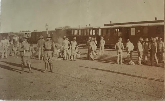 PC STR 15.4. DSWA Postkarte - Schutztruppler bei Zugabfahrt / GSWA postcard - Schutztruppler at train departure - Okahandja