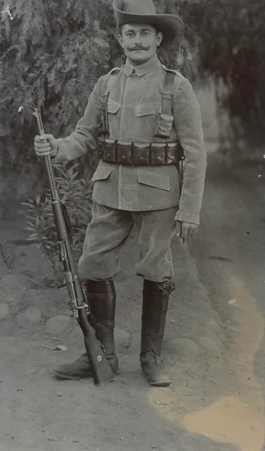 PC STR 16.4. DSWA Postkarte - Protrait eines Schutztruppler in voller Uniform / GSWA postcard - Protrait of a Schutztruppler in full uniform