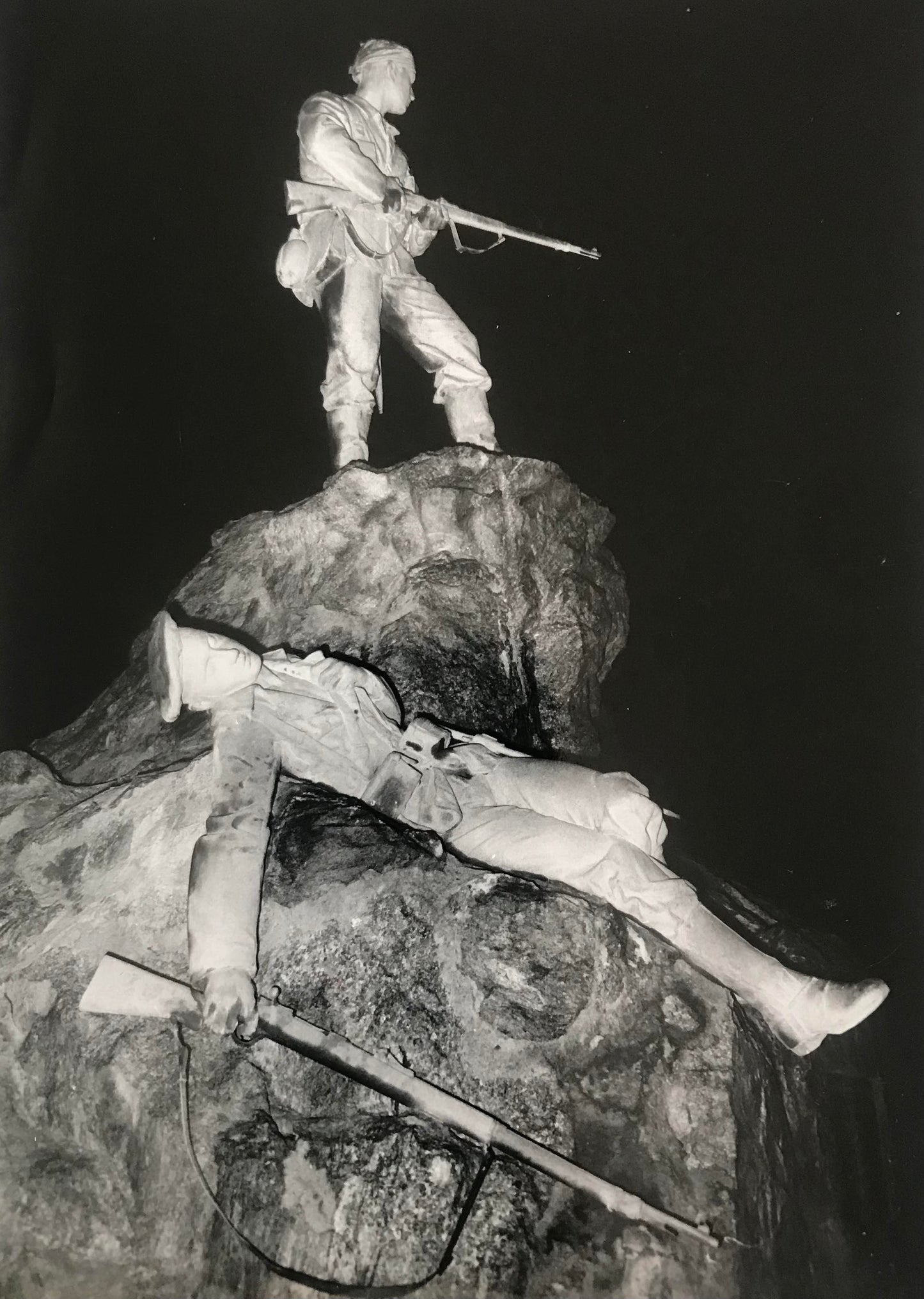 PC SWK 1.8. DSWA Foto des Marinedenkmal bei Nacht / GSWA photo of the naval memorial at night