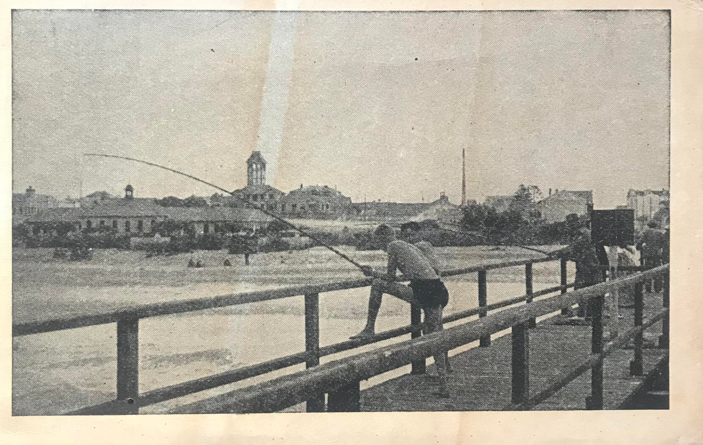 PC SWK 4.1. DSWA Postkarte - Fischermann auf der Swakopmunder Landungsbrücke / DSWA postcard - Fisherman on the Swakopmund jetty
