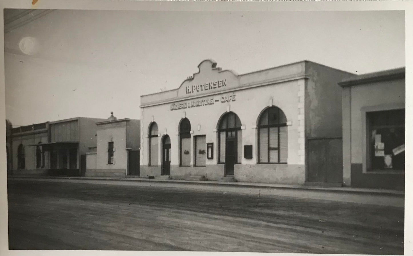 PC SWK 12.5 SWA Foto - Putensen Bäckerei, Swakopmund, 1930's / SWA Photo - Putensen Bakery, Swakopmund, 1930's
