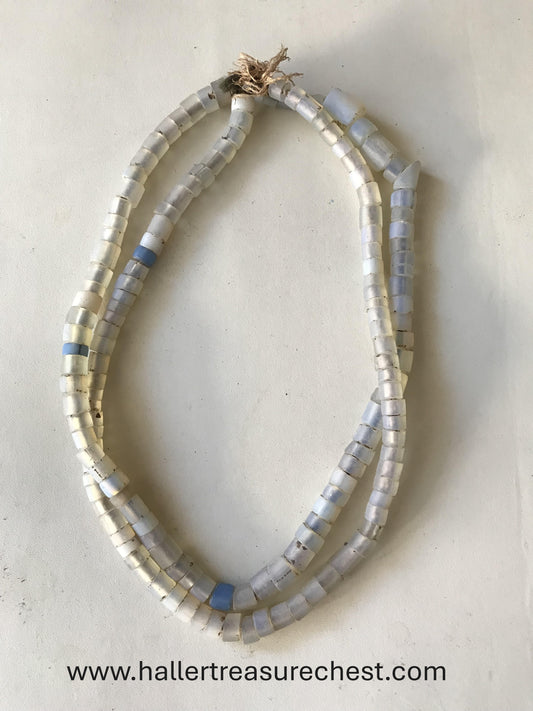 Jewellery 1.11 Traditionelle Halskette aus Glasperlen des namibischen Owambo-Stammes / Traditional necklace made of glass beads from the Namibian Owambo tribe