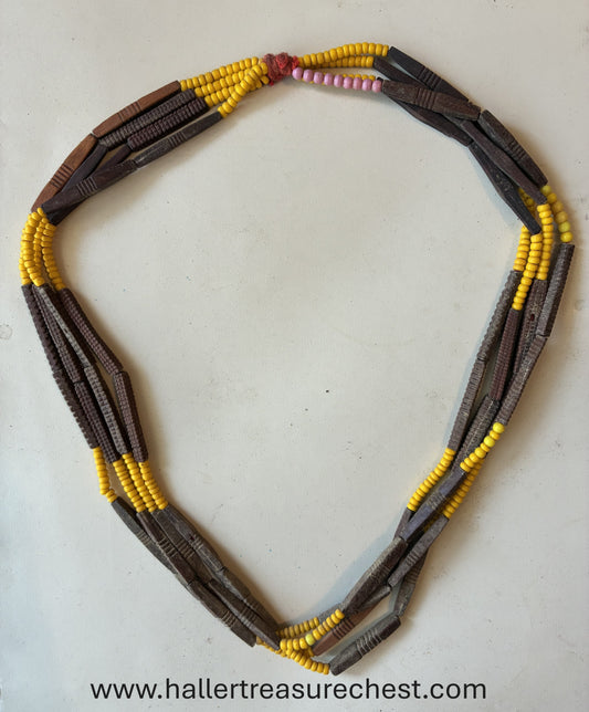 Jewellery 1.31. Traditionelle Halskette aus Perlen und Tambotiholz des Namibischen Owambo-Stammes / Traditional necklace made from beads and Tamboti wood from the Namibian Owambo tribe