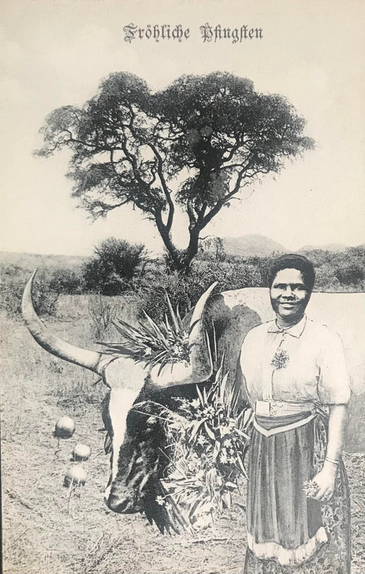PC0110 - DWSA - Fröhliche Pfingsten - Frau neben einen Bullen auf einer Farm / GSWA - Blessed Whitsun - woman next to bull on farm