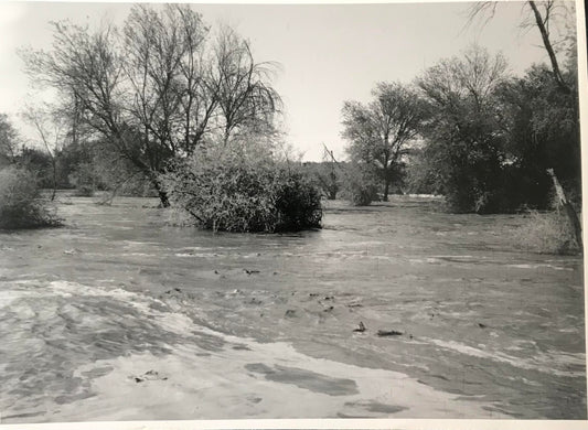PC0129 -  SWA - Omaruru river in flood /  SWA - fliessender Omarurufluss