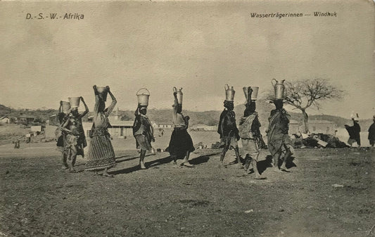 PC0157 - DSWA - Wasserträgerinnen bei Windhuk / GSWA - Water carriers at Windhoek, Aug 1910
