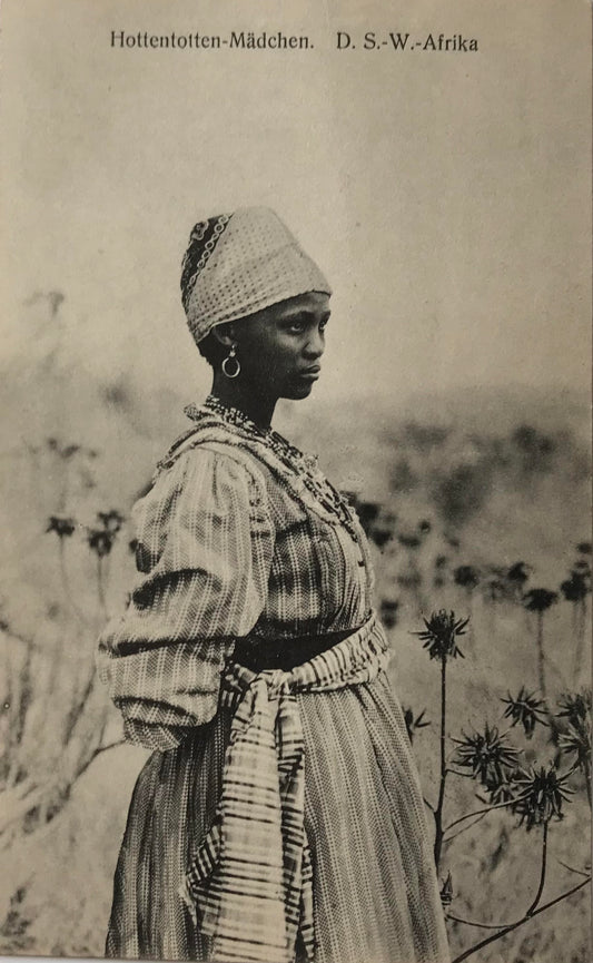 PC0212 - DSWA Postkarte - posierende Frau / GSWA postcard - posing woman