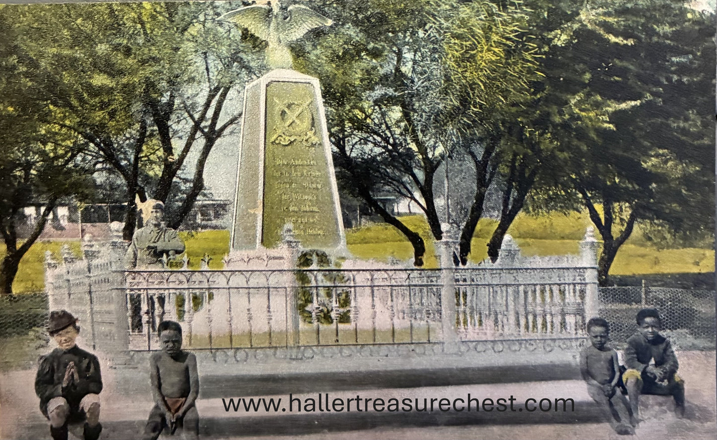 PC A 011.1 DSWA Postkarte - Kriegerdenkmal im Stadtpark in der Nähe des Zoos, Windhuk / GSWA postcard - War memorial close to the zoo in Windhoek