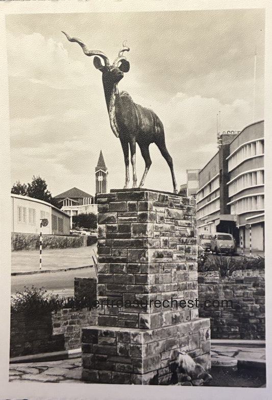 PC A 011.2 SWA Postkarte - Kudu Brunnen, Windhuk / SWA postcard - Kudu fountain in Windhoek