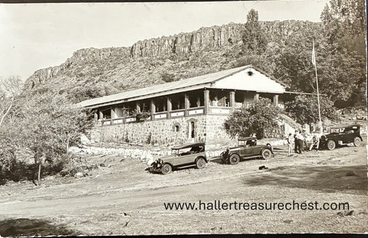 PC Nord-Süd 18.8. SWA - Blick auf Waterberg mit Autos/ SWA - view on Waterberg with cars