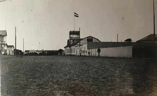 PC SWK 10.2. DSWA Foto - Woermannlinie - Bismarckstrasse, Swakopmund, 1914 - Original  / GSWA photo - Woermannlinie - Bismarckstrasse, Swakopmund, 1914, original