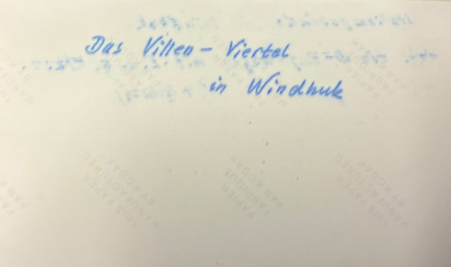 PC A 001.2 DSWA - Foto einer DSWA Postkarte - Villenviertel in Windhuk / Photo of a GSWA postcard - high class area of Windhuk