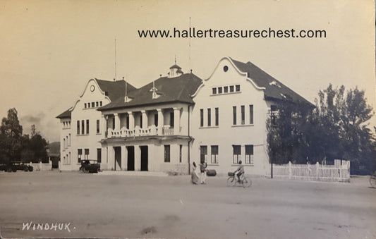 PC A012.4. DSWA Postkarte - Blick auf Windhuker Bahnhof mit Fahrradfahrer im Vordergrund  GSWA post card, view on railways station of Windhuk