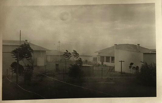 PC SWK 11.4. SWA Foto - Swakopmund bei Ostwind - 1950er / SWA Photo - Swakopmund with east wind - 1950s